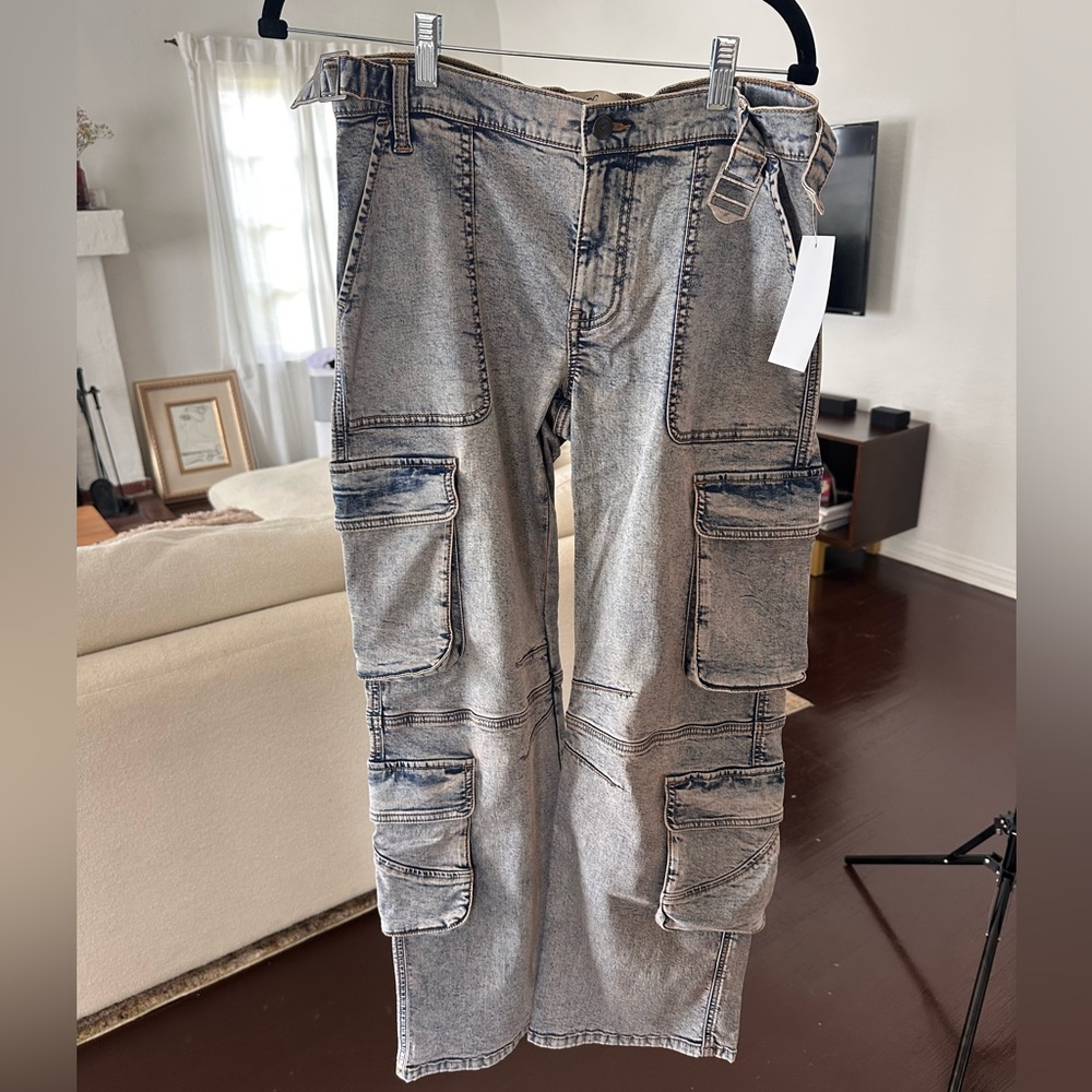 Women’s Stonewashed Cargo Pants